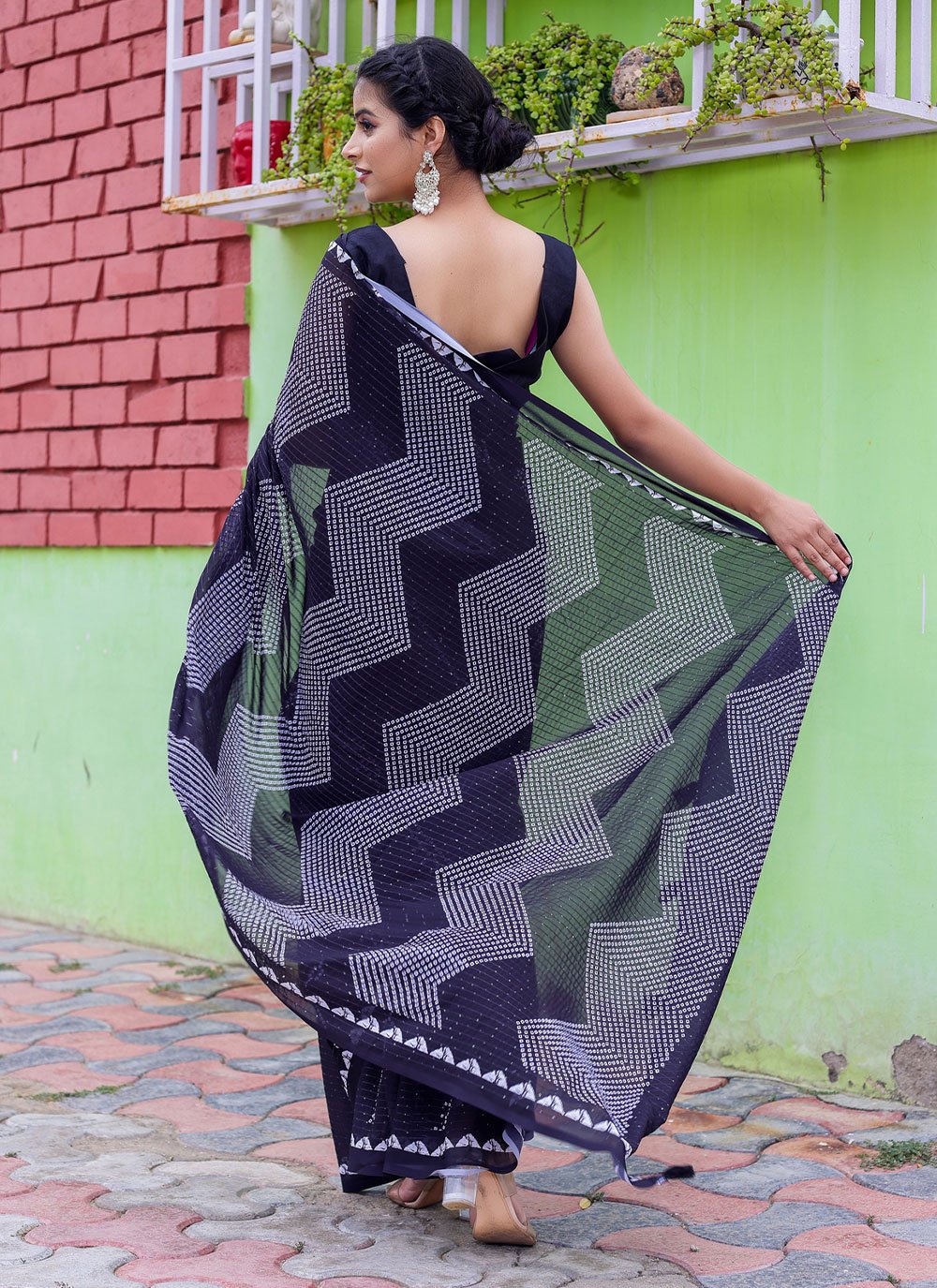 Trendy Saree Faux Georgette Black Digital Print Saree