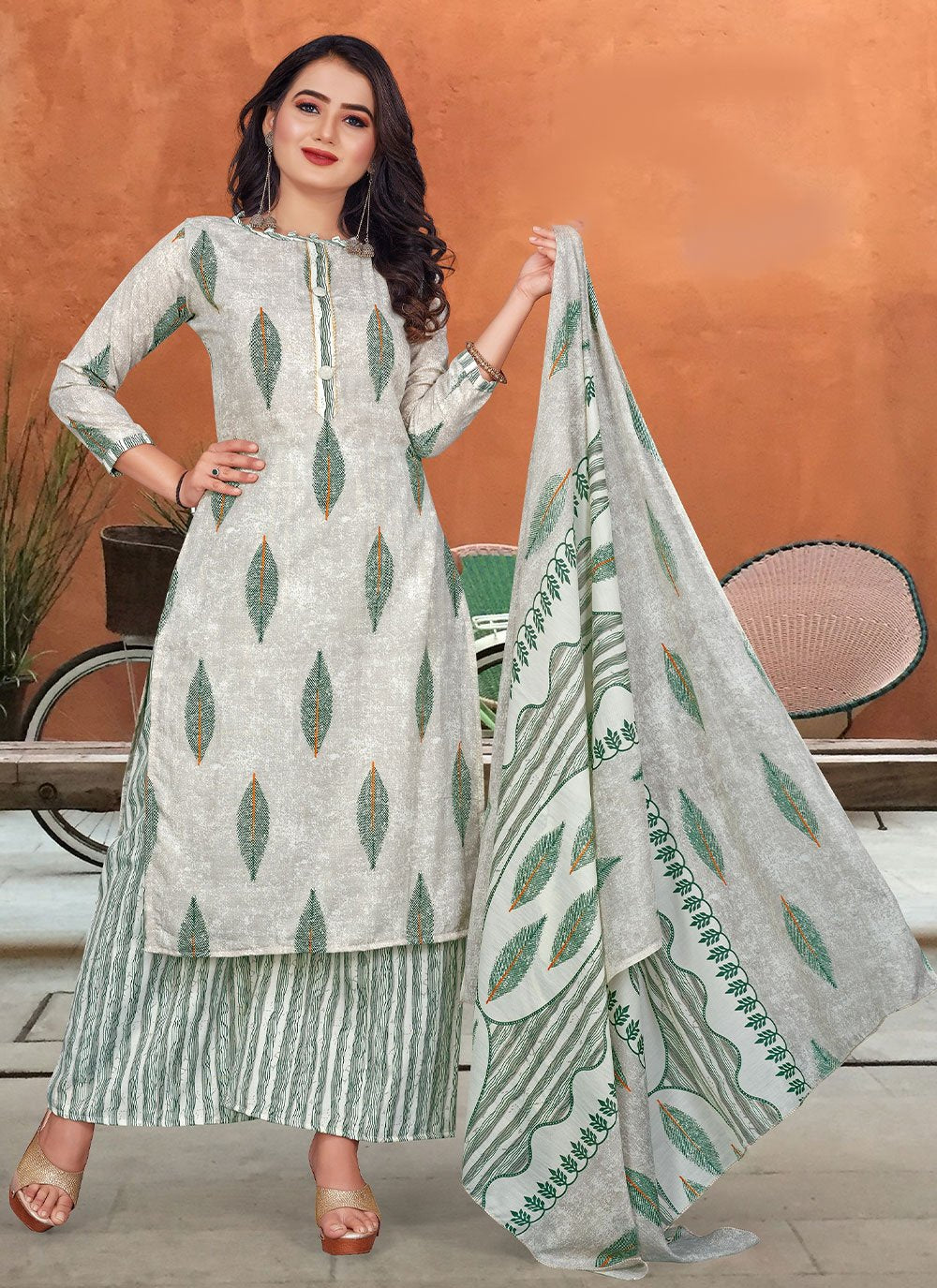 Pakistani Salwar Suit Chiffon Grey Print Salwar Kameez