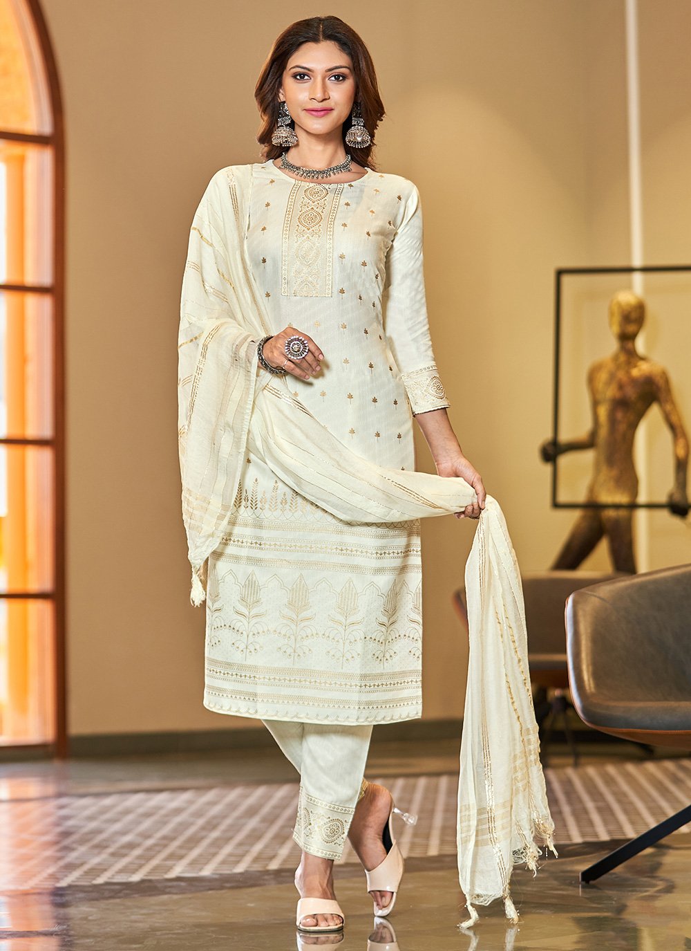 Fashion white chiff s salwar kameez