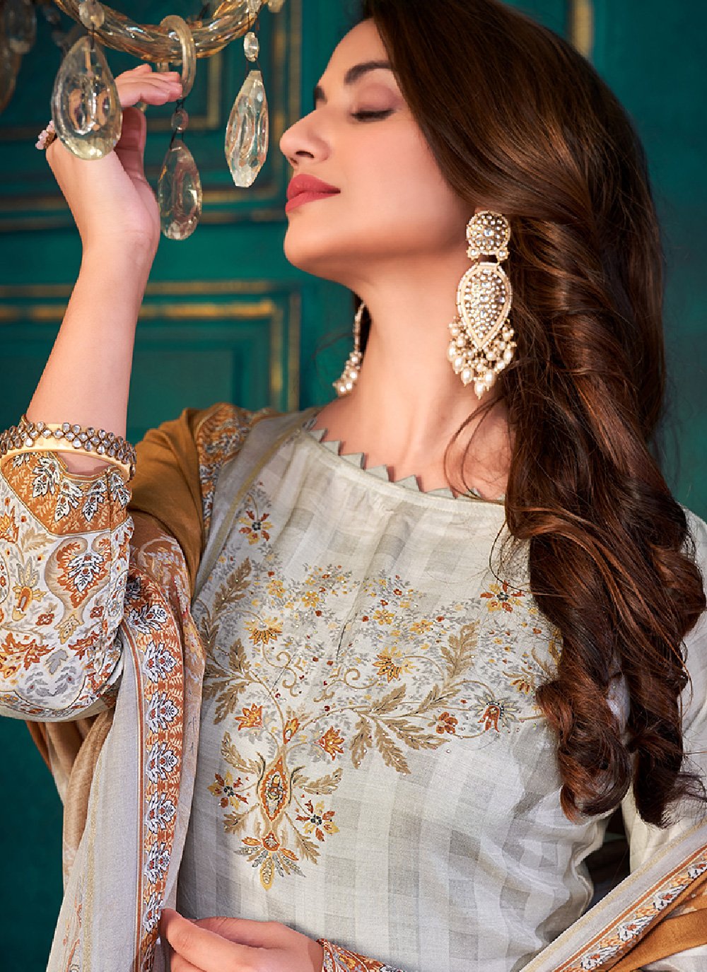 Straight Salwar Suit Muslin Grey Digital Print Salwar Kameez