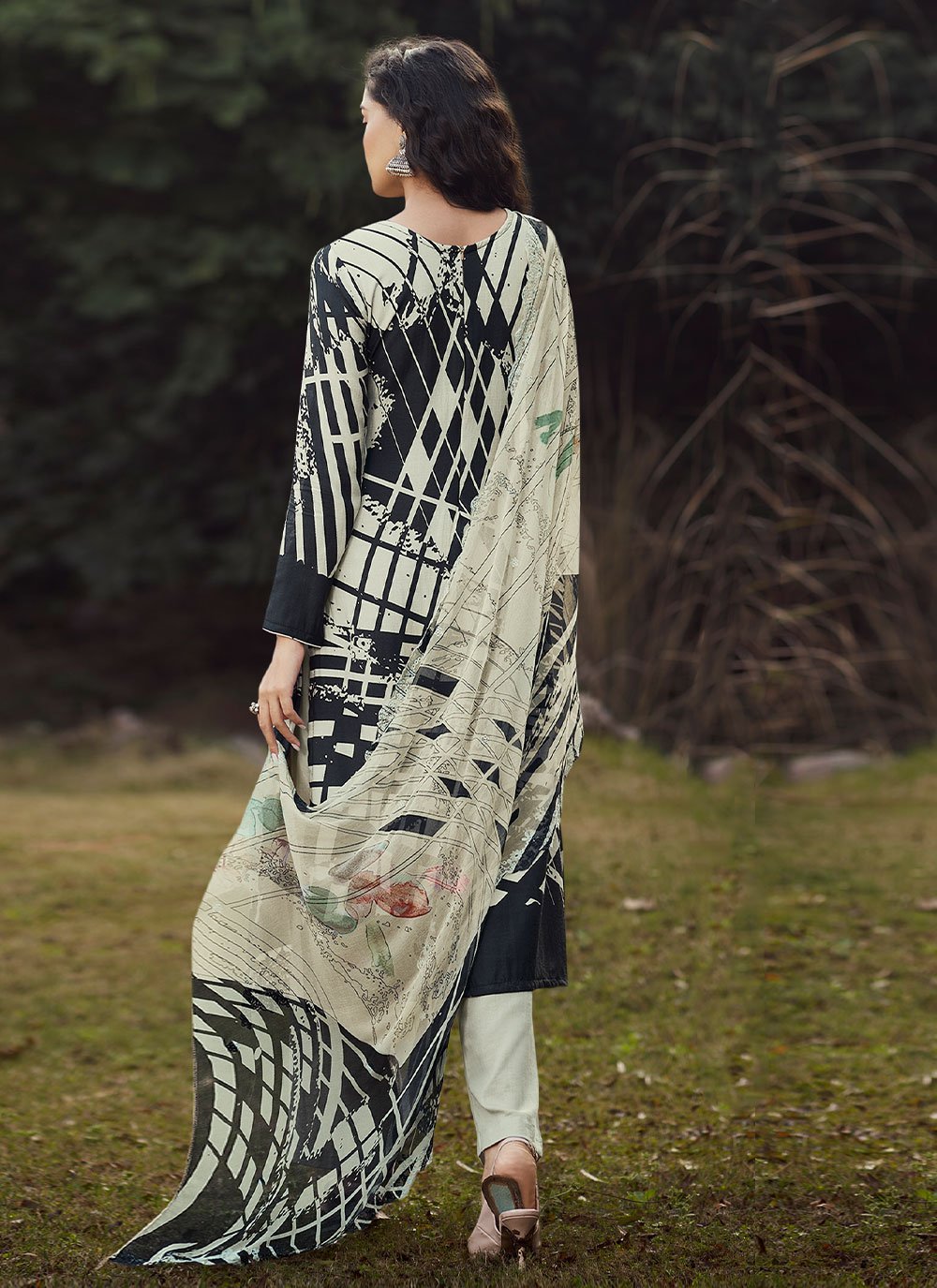 Salwar Suit Muslin Viscose Black Off White Digital Print Salwar Kameez