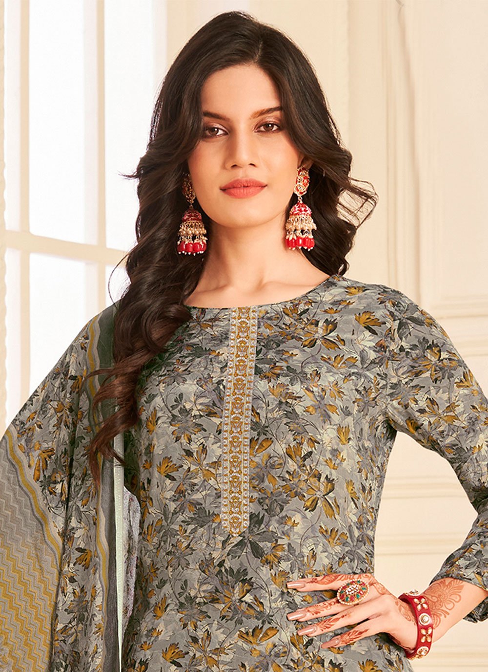 Floor Lenght Salwar Suit Pure Crepe Grey Digital Print Salwar Kameez