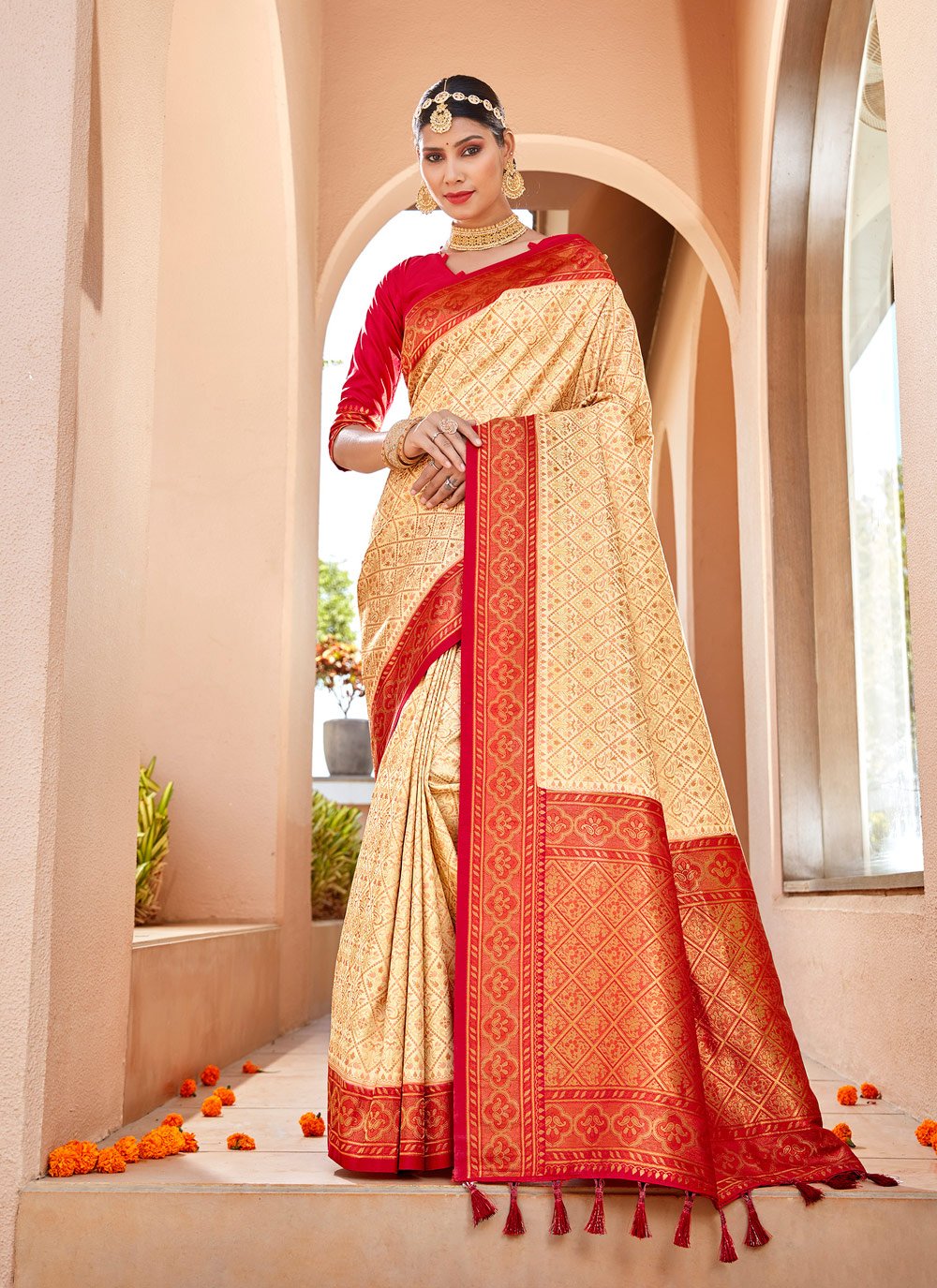 Trendy Saree Silk Cream Weaving Saree