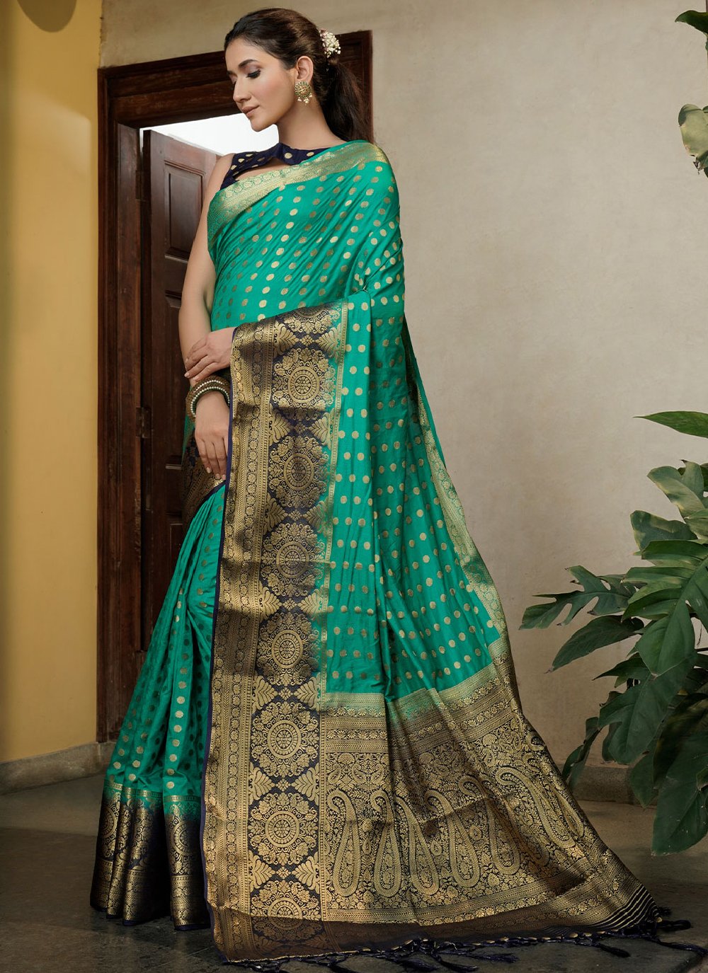 Trendy Saree Banarasi Silk Green Weaving Saree