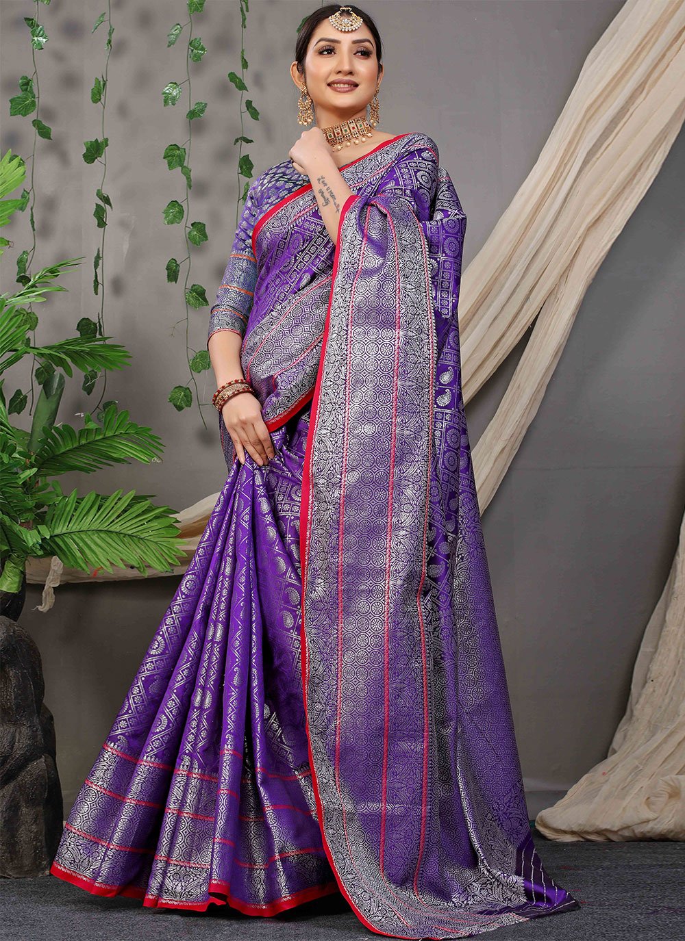 Trendy Saree Banarasi Silk Purple Jacquard Work Saree