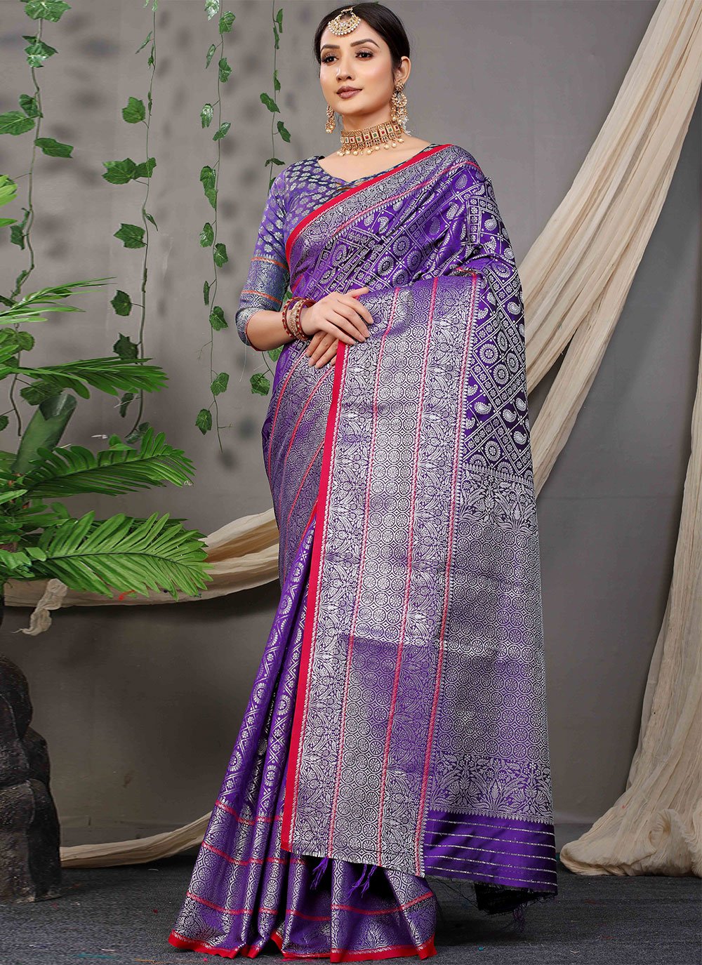 Trendy Saree Banarasi Silk Purple Jacquard Work Saree