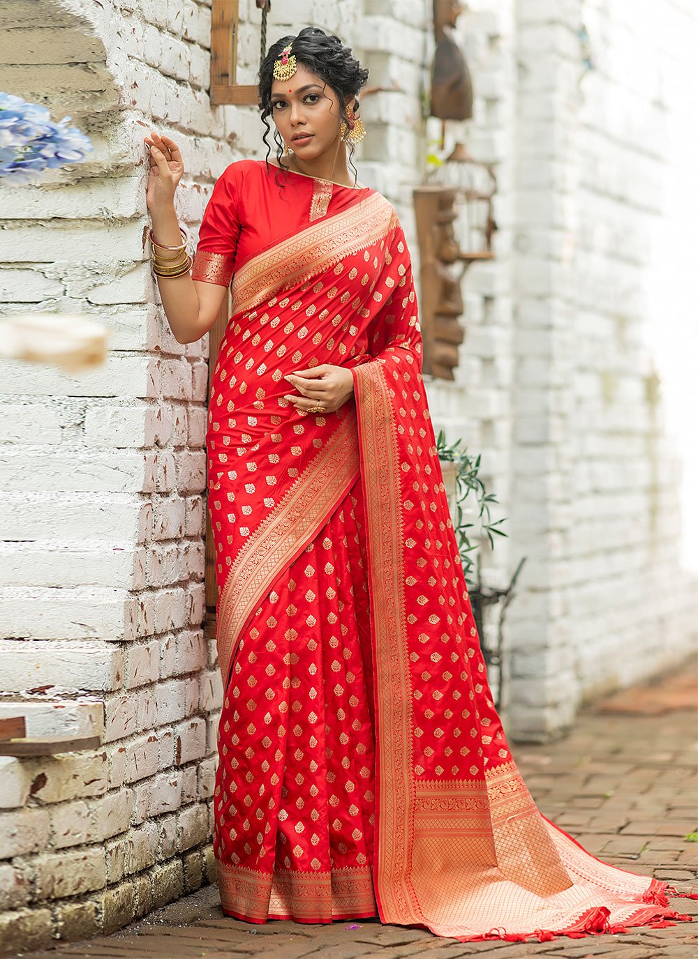 Trendy Saree Banarasi Silk Red Woven Saree