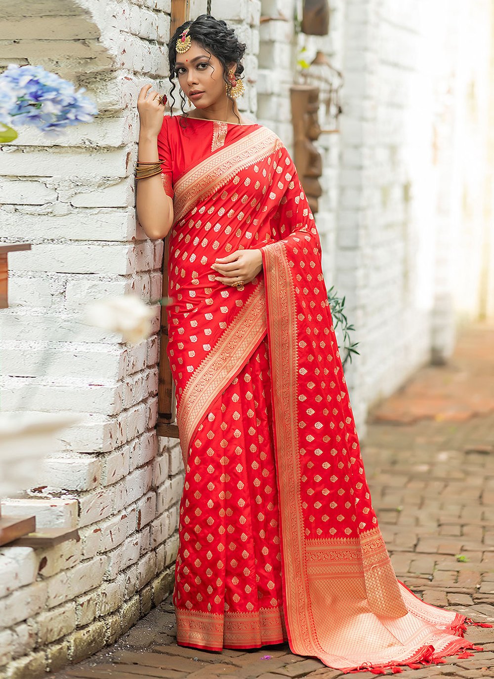 Trendy Saree Banarasi Silk Red Woven Saree