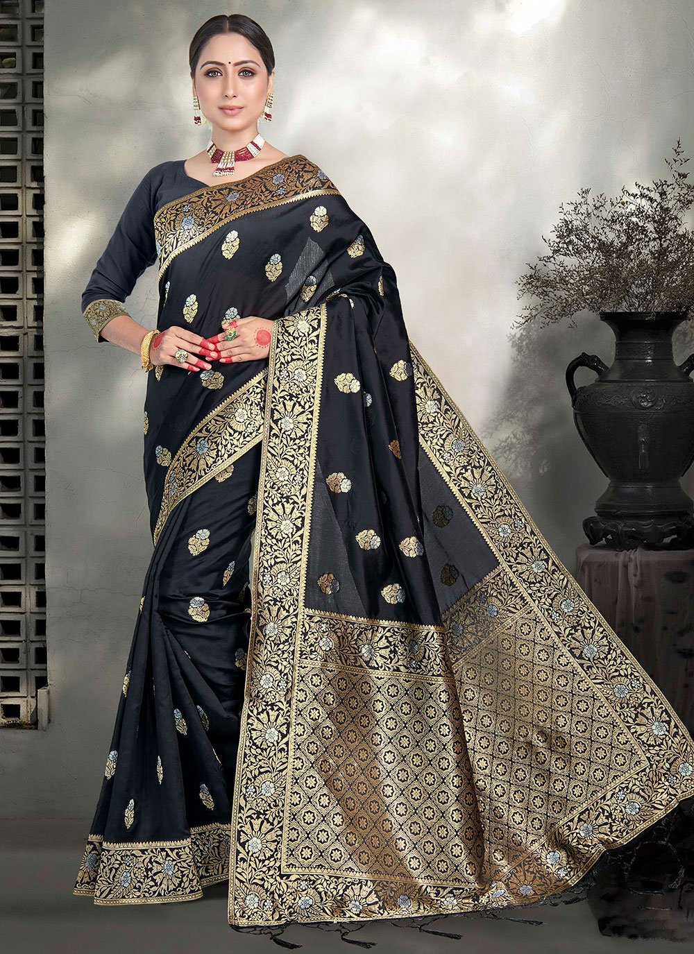 Trendy Saree Art Silk Kanjivaram Silk Black Weaving Saree