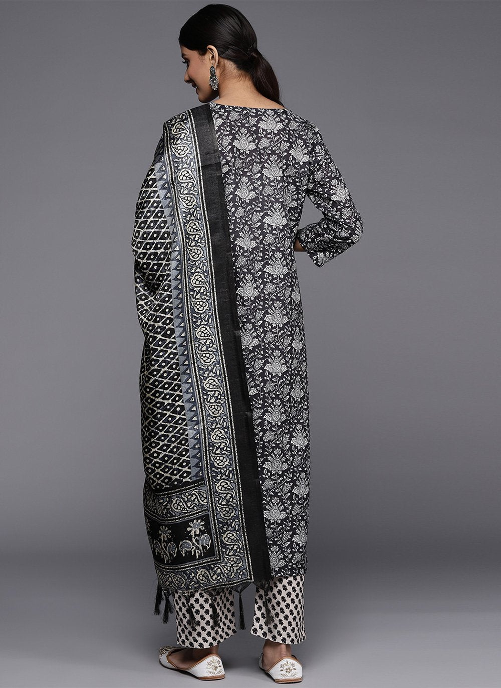 Salwar Suit Blended Cotton Black Print Salwar Kameez