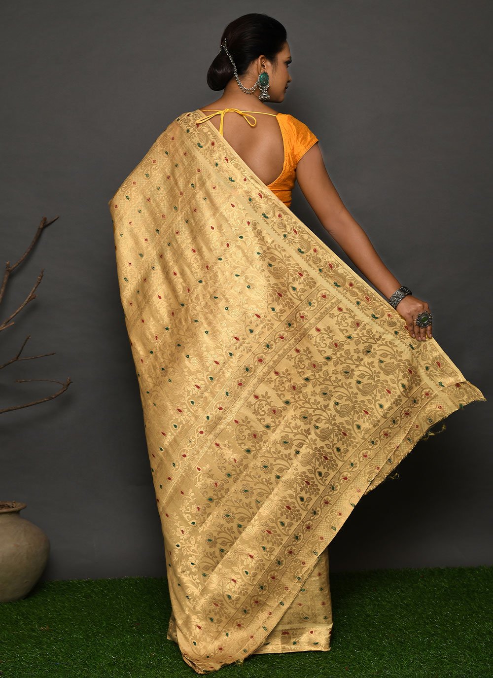 Classic Kanjivaram Silk Beige Weaving Saree