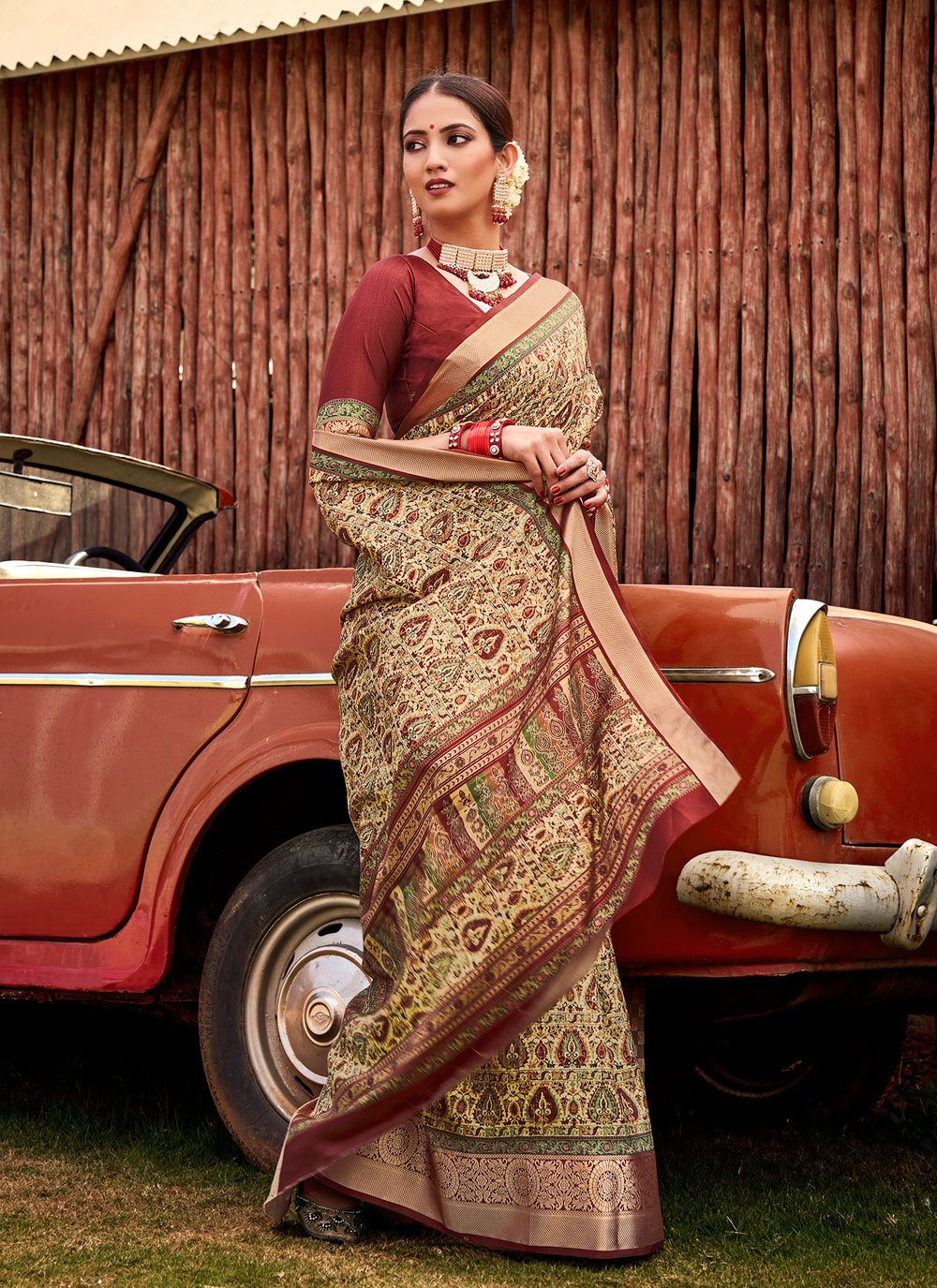 Contemporary Silk Cream Digital Print Saree