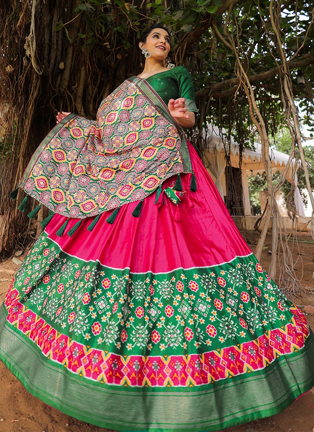 Ladies Embroidered Green & Pink Designer Party Wear Lehenga Choli at Rs  48000 in Meerut