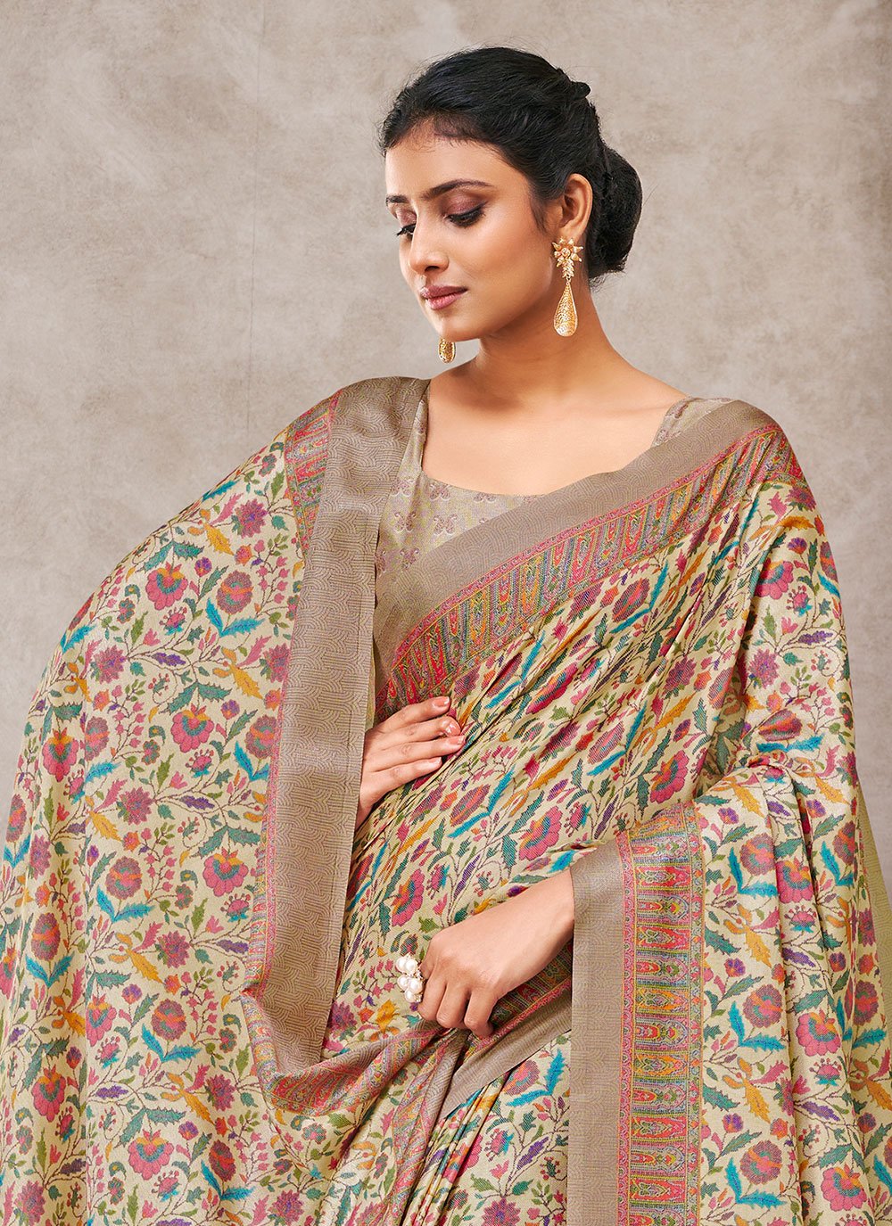 Trendy Saree Pashmina Grey Digital Print Saree