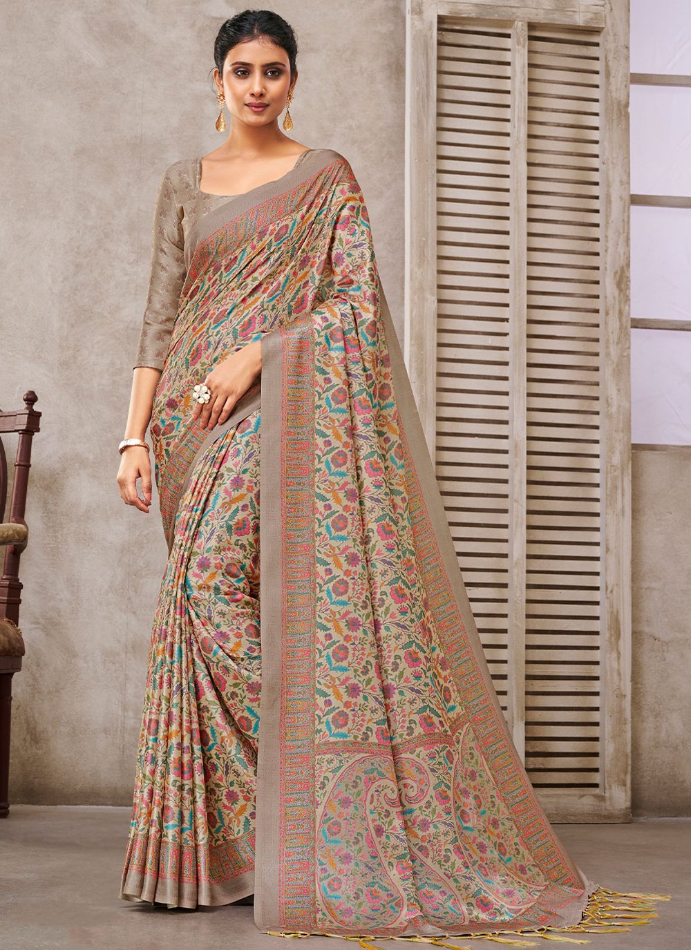 Trendy Saree Pashmina Grey Digital Print Saree