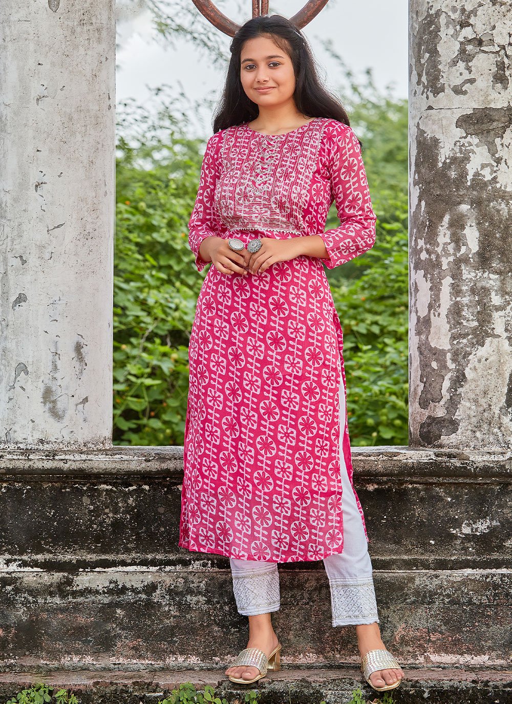 Casual Kurti Cotton Fuchsia Embroidered Kurtis