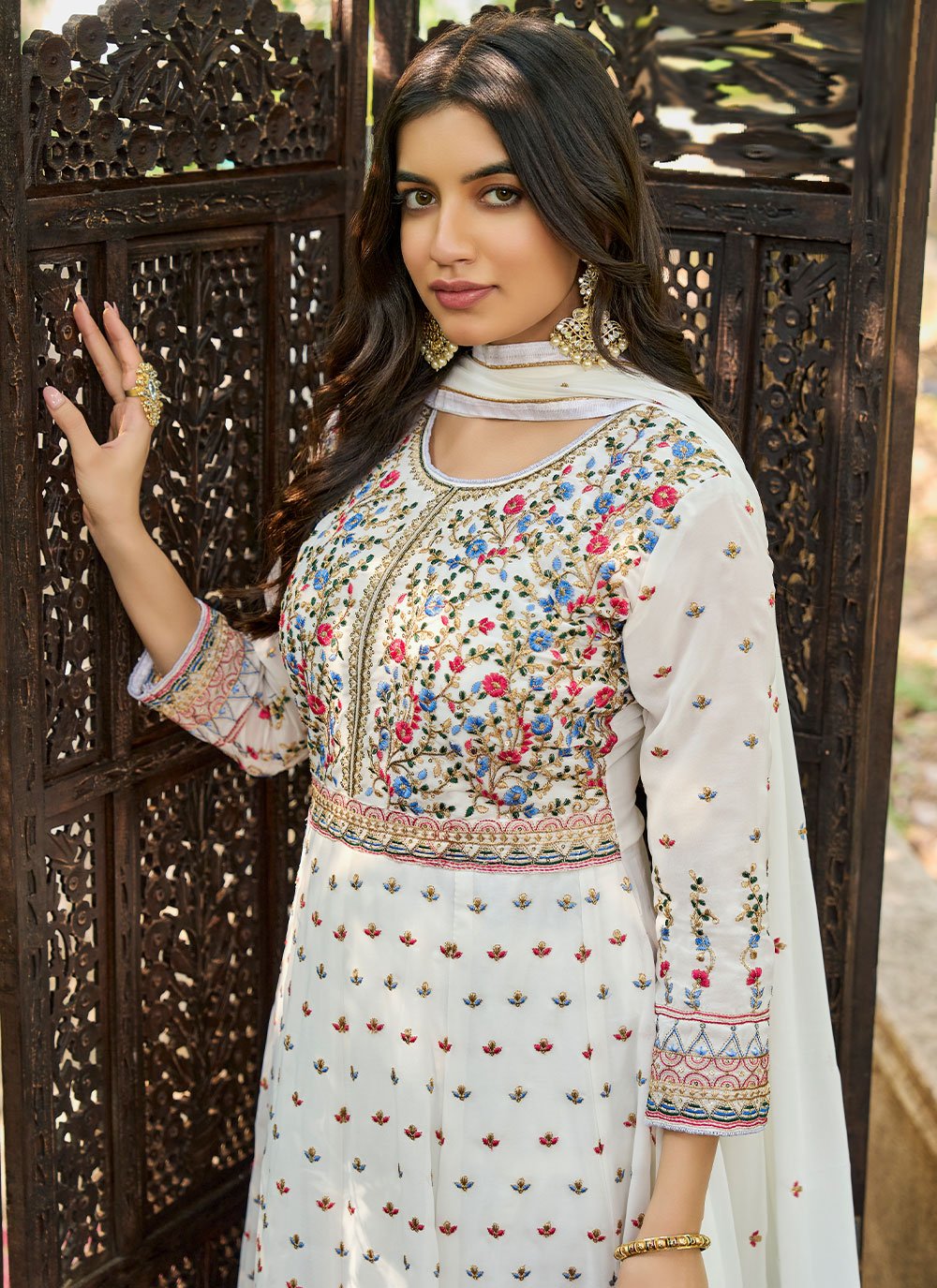 Floor Lenght Salwar Suit Faux Georgette White Embroidered Salwar Kameez