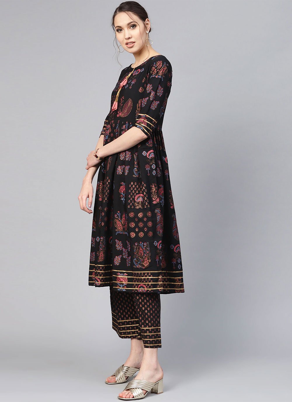 Casual Kurti Crepe Silk Black Foil Print Kurtis