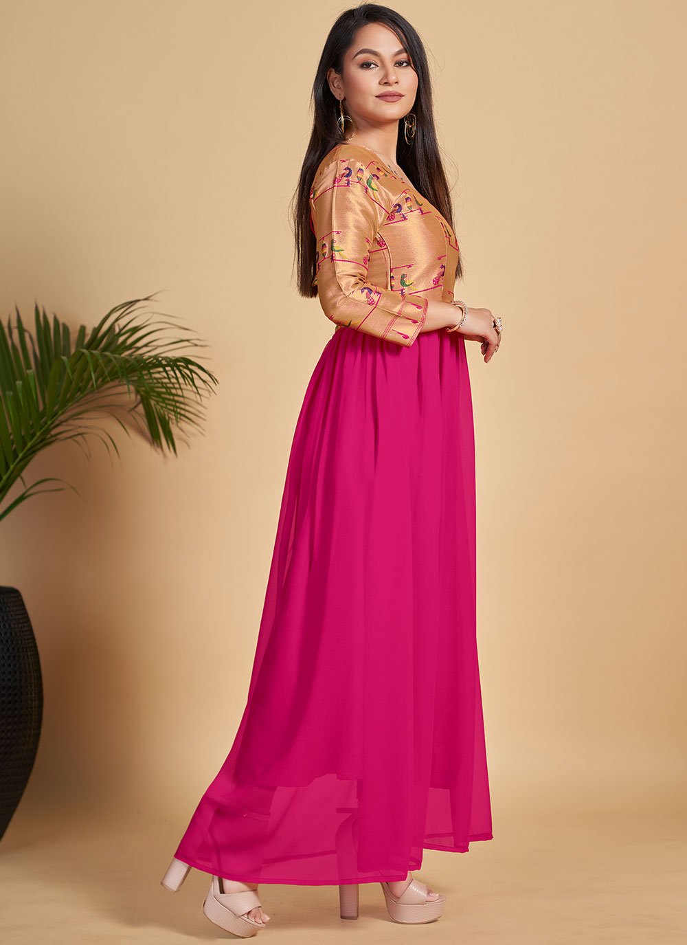 Gown Georgette Rani Woven Gown