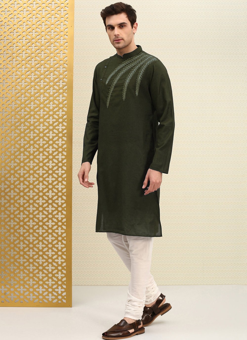 Kurta Pyjama Blended Cotton Green Embroidered Mens