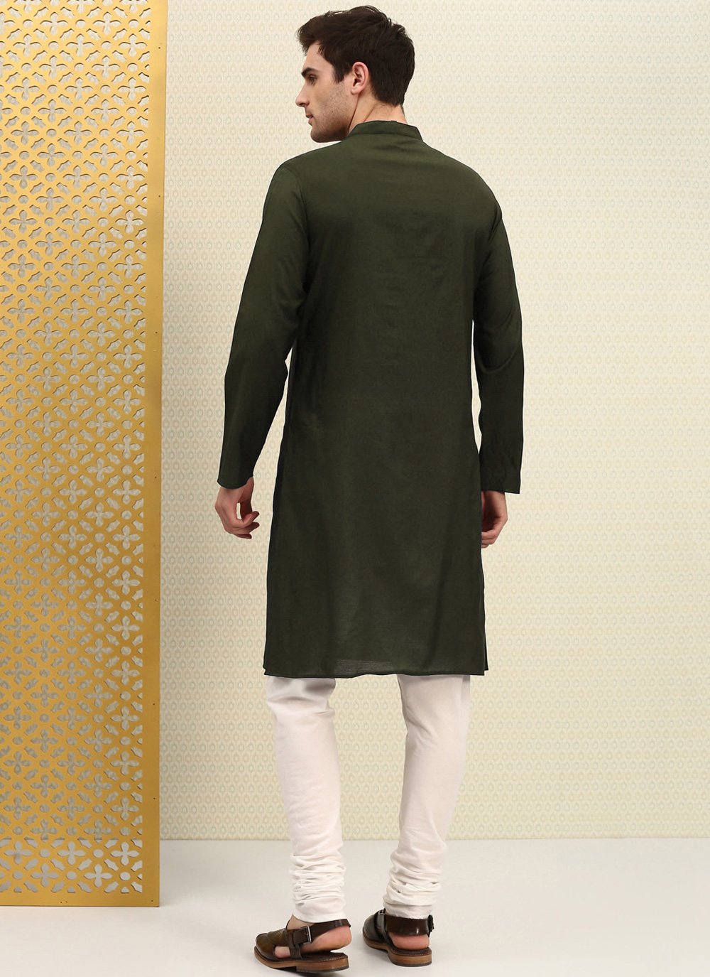 Kurta Pyjama Blended Cotton Green Embroidered Mens