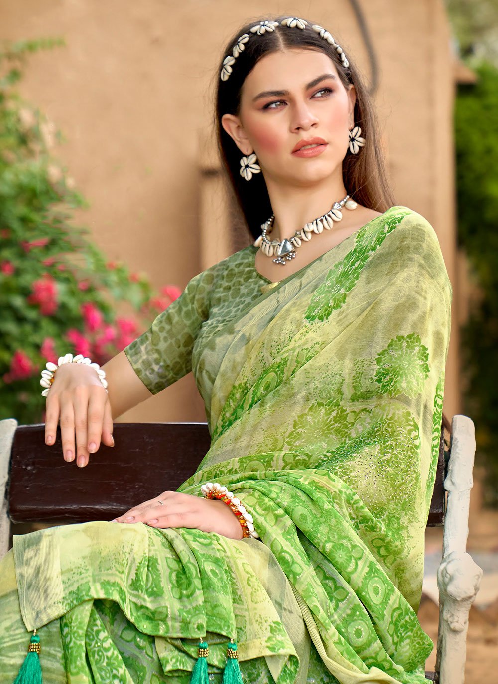 Contemporary Weight Less Green Floral Patch Saree