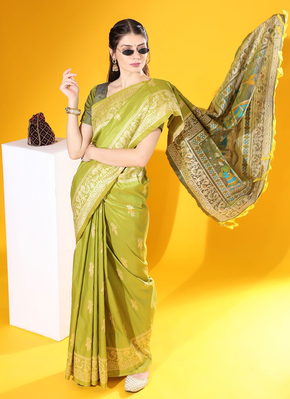 Contemporary Handloom Silk Green Woven Saree