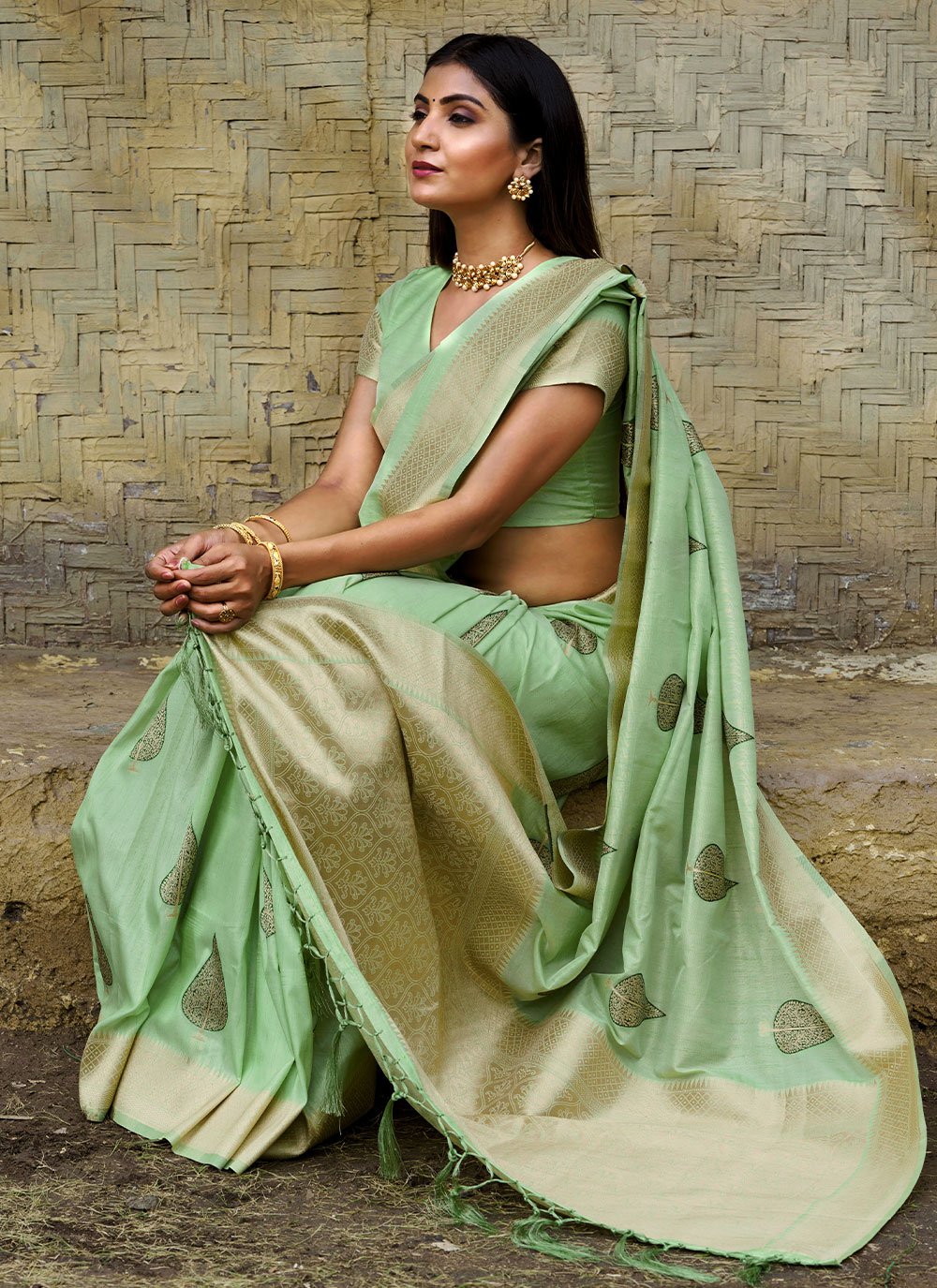 Contemporary Silk Green Weaving Saree