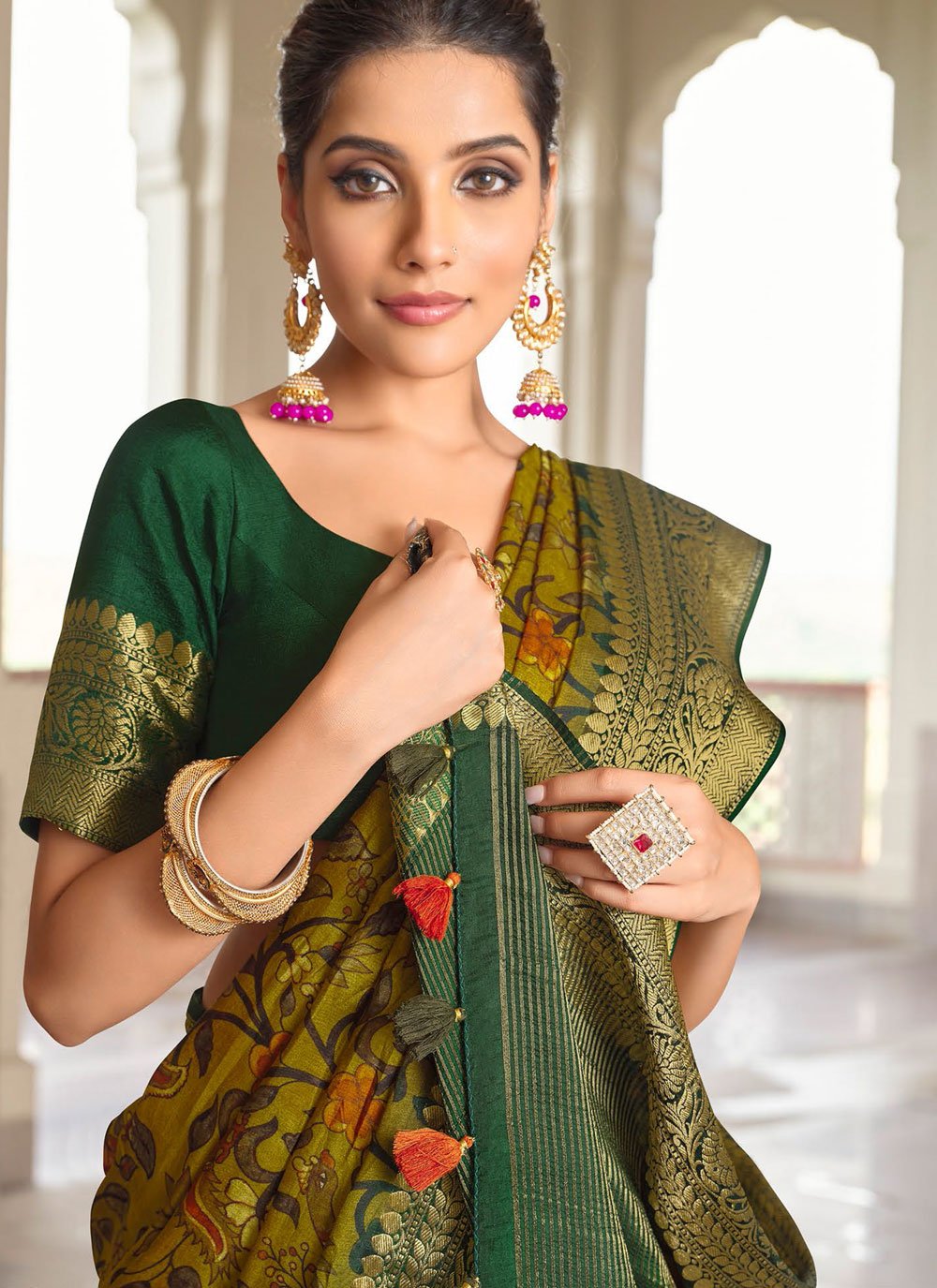 Trendy Saree Silk Viscose Green Weaving Saree