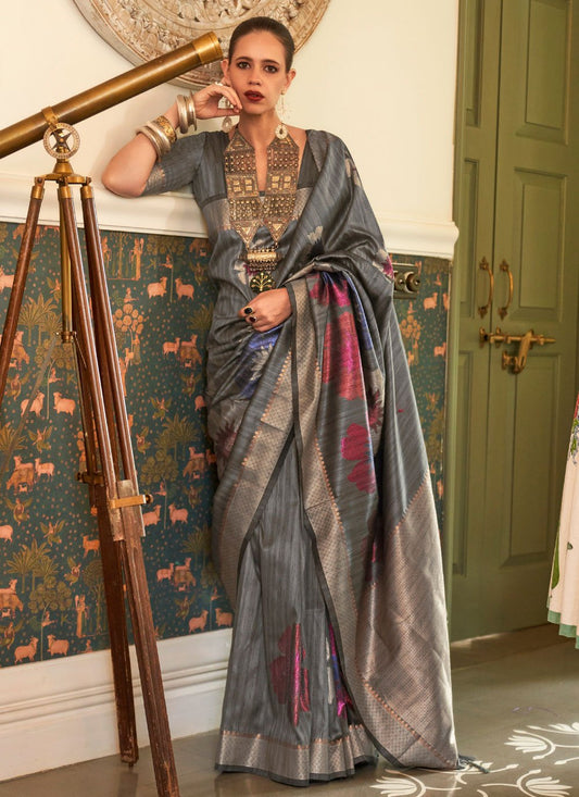 Trendy Saree Handloom Silk Grey Weaving Saree