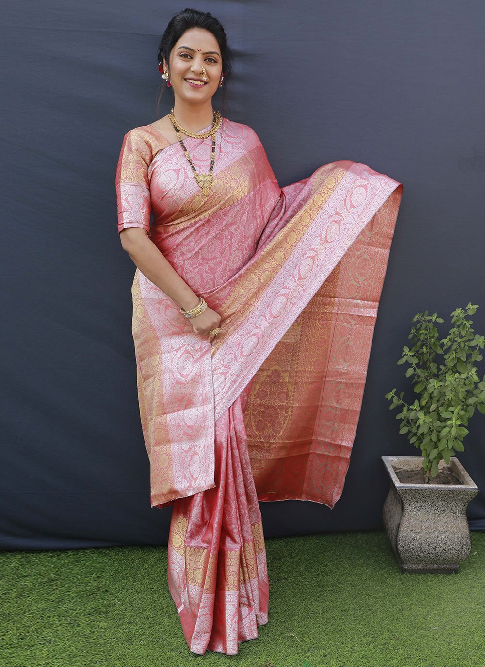 Trendy Saree Banarasi Silk Pink Jacquard Work Saree