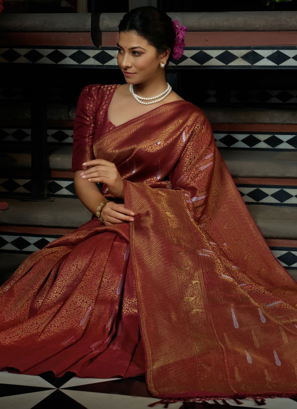 Trendy Saree Kanjivaram Silk Gold Maroon Weaving Saree