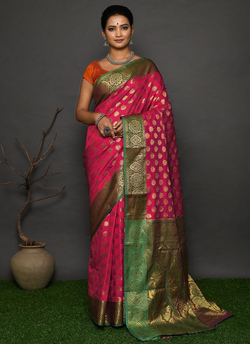 Trendy Saree Kanjivaram Silk Rani Weaving Saree