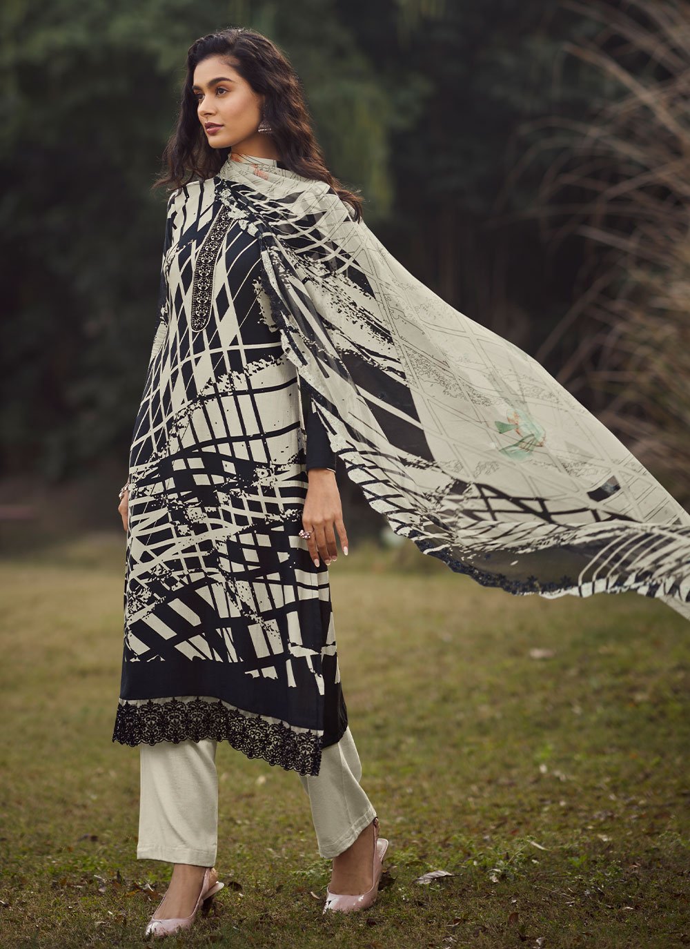 Salwar Suit Muslin Viscose Black Off White Digital Print Salwar Kameez