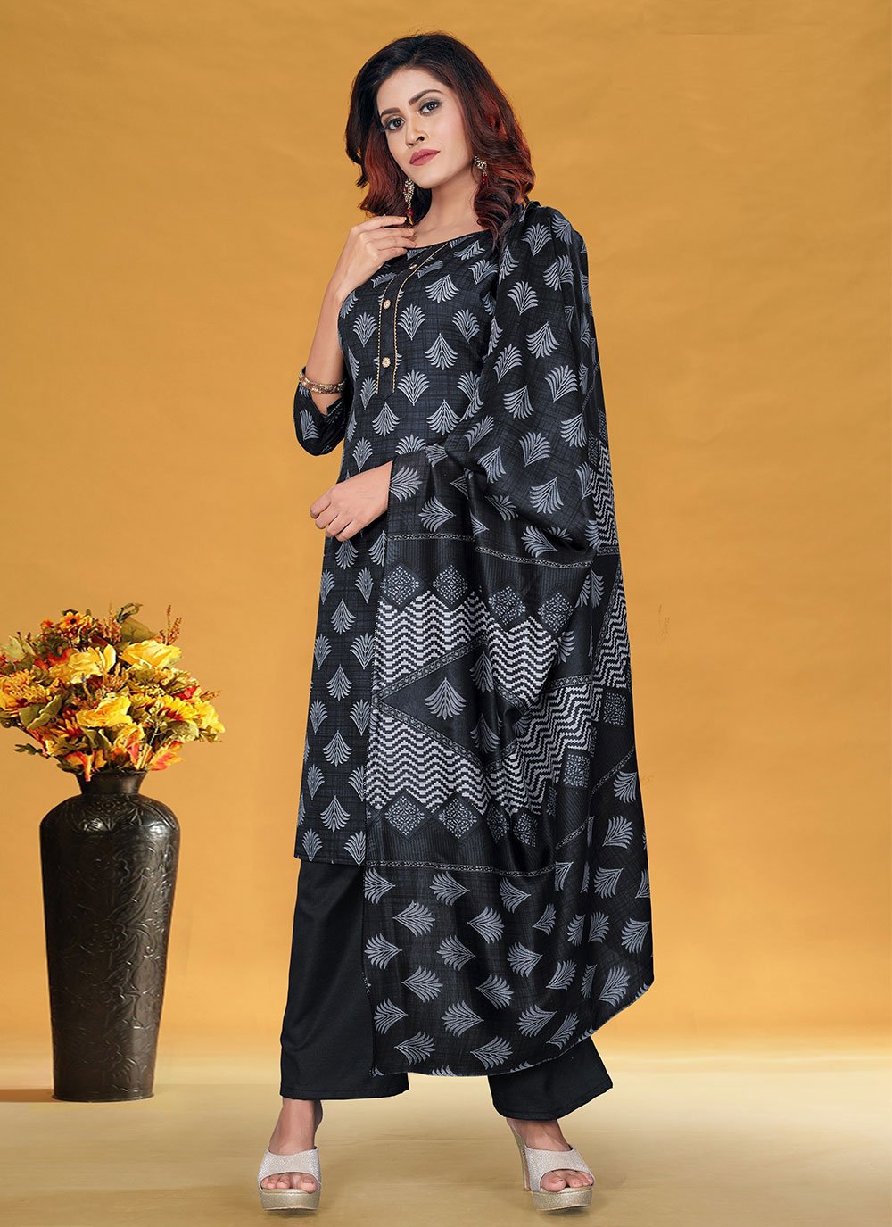 Pakistani Salwar Suit Cotton Black Print Salwar Kameez