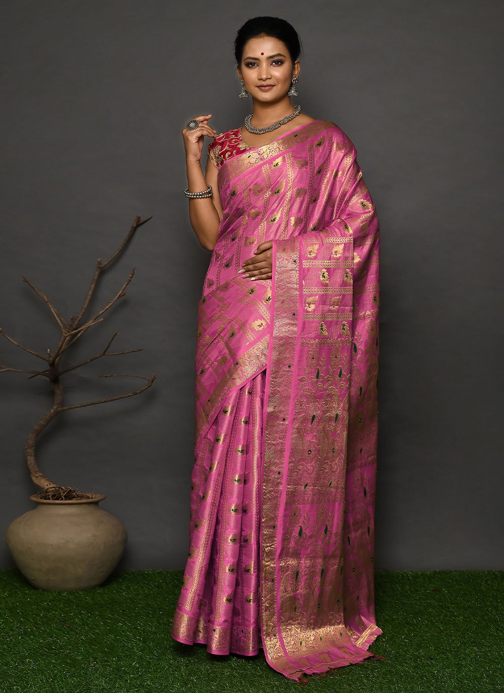 Trendy Saree Kanjivaram Silk Pink Weaving Saree