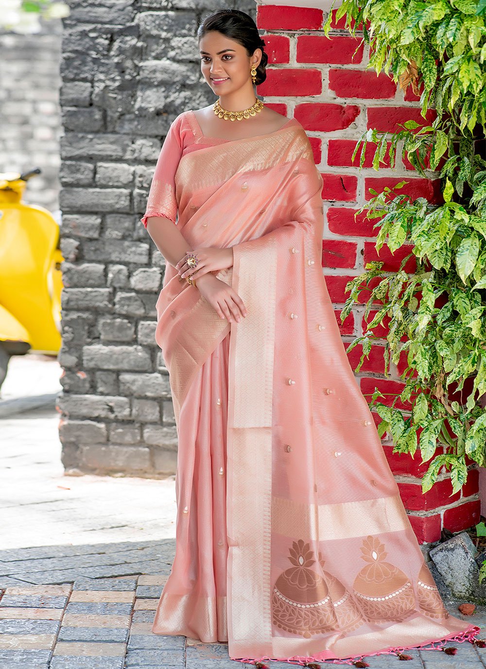 Trendy Saree Linen Tissue Pink Woven Saree