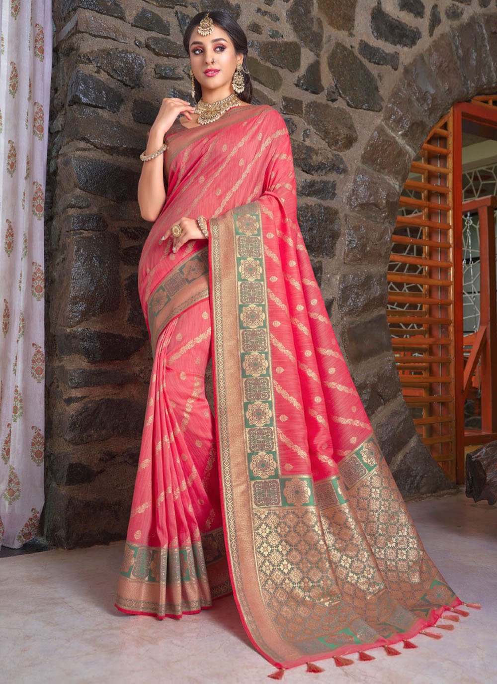 Contemporary Silk Pink Weaving Saree