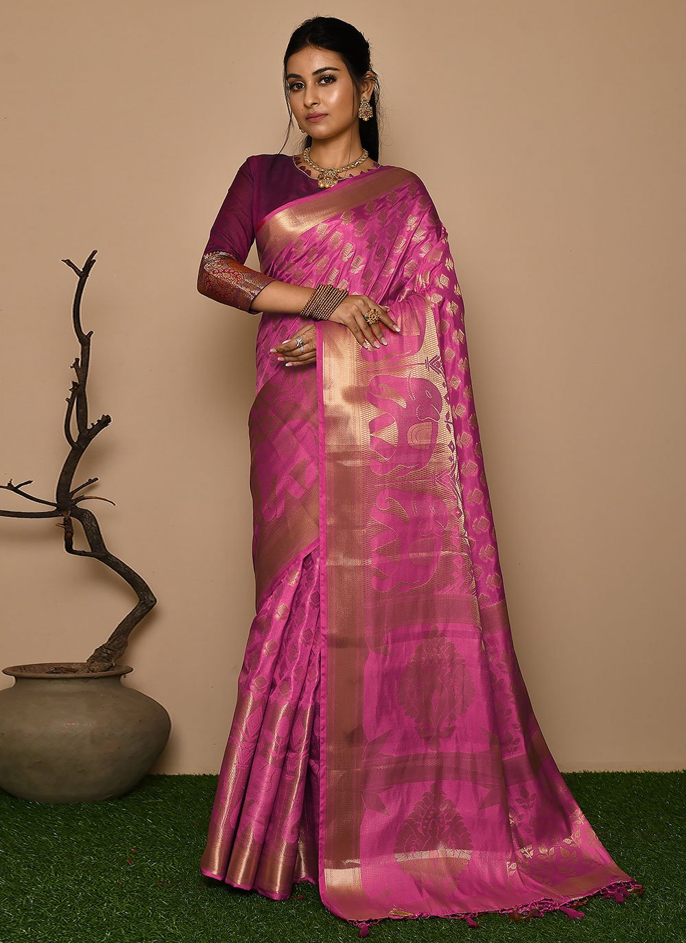 Classic Kanjivaram Silk Rani Weaving Saree