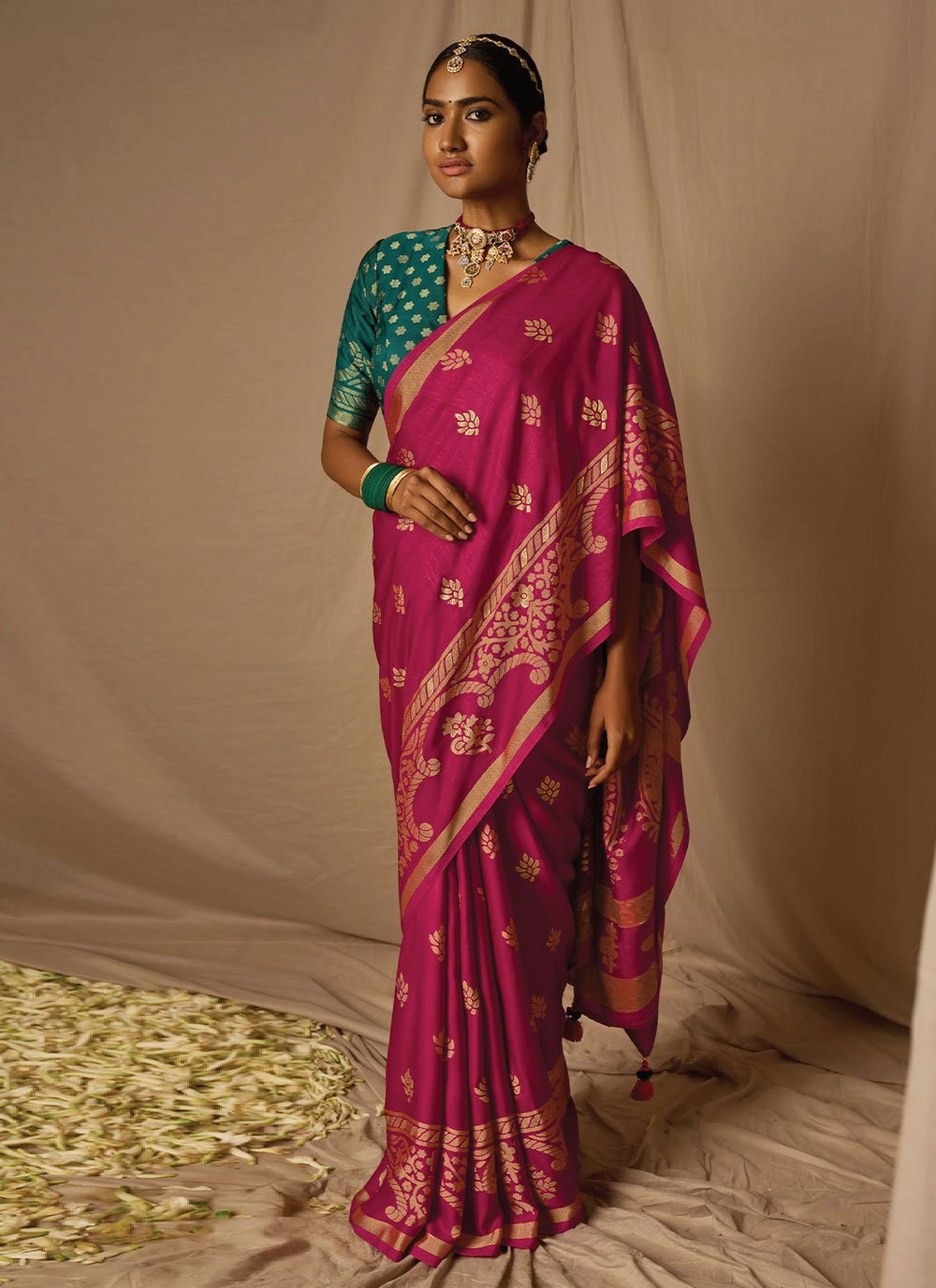 Trendy Saree Brasso Rani Woven Saree