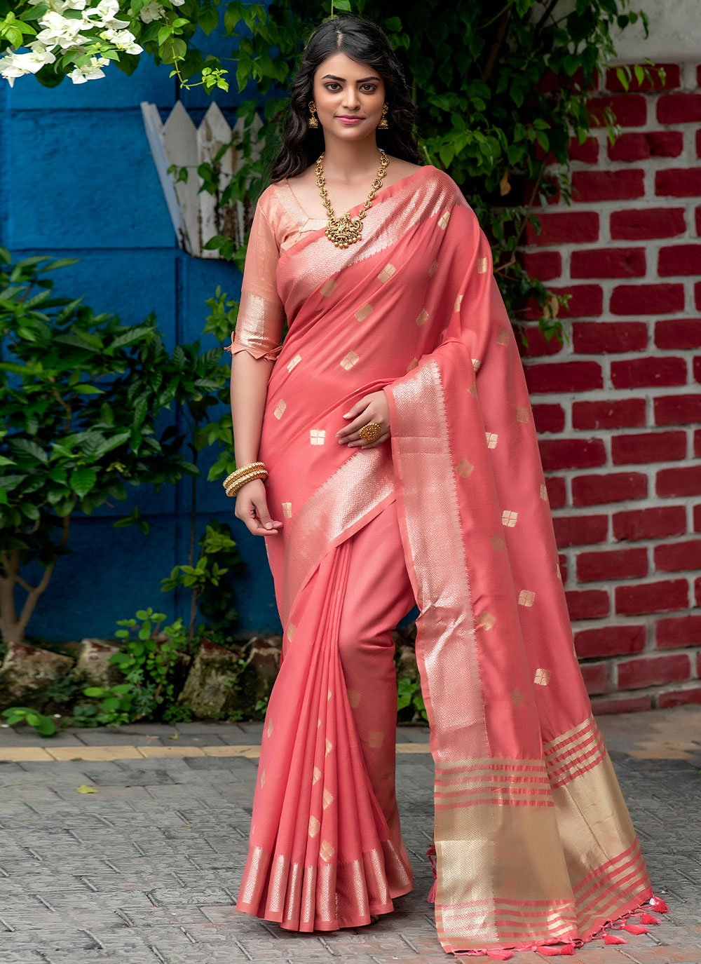 Trendy Saree Silk Pink Booti Saree