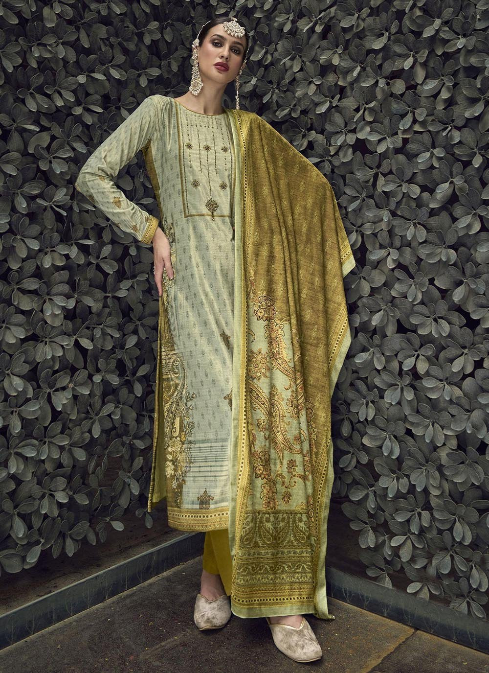 Pakistani Salwar Suit Velvet Green Digital Print Salwar Kameez