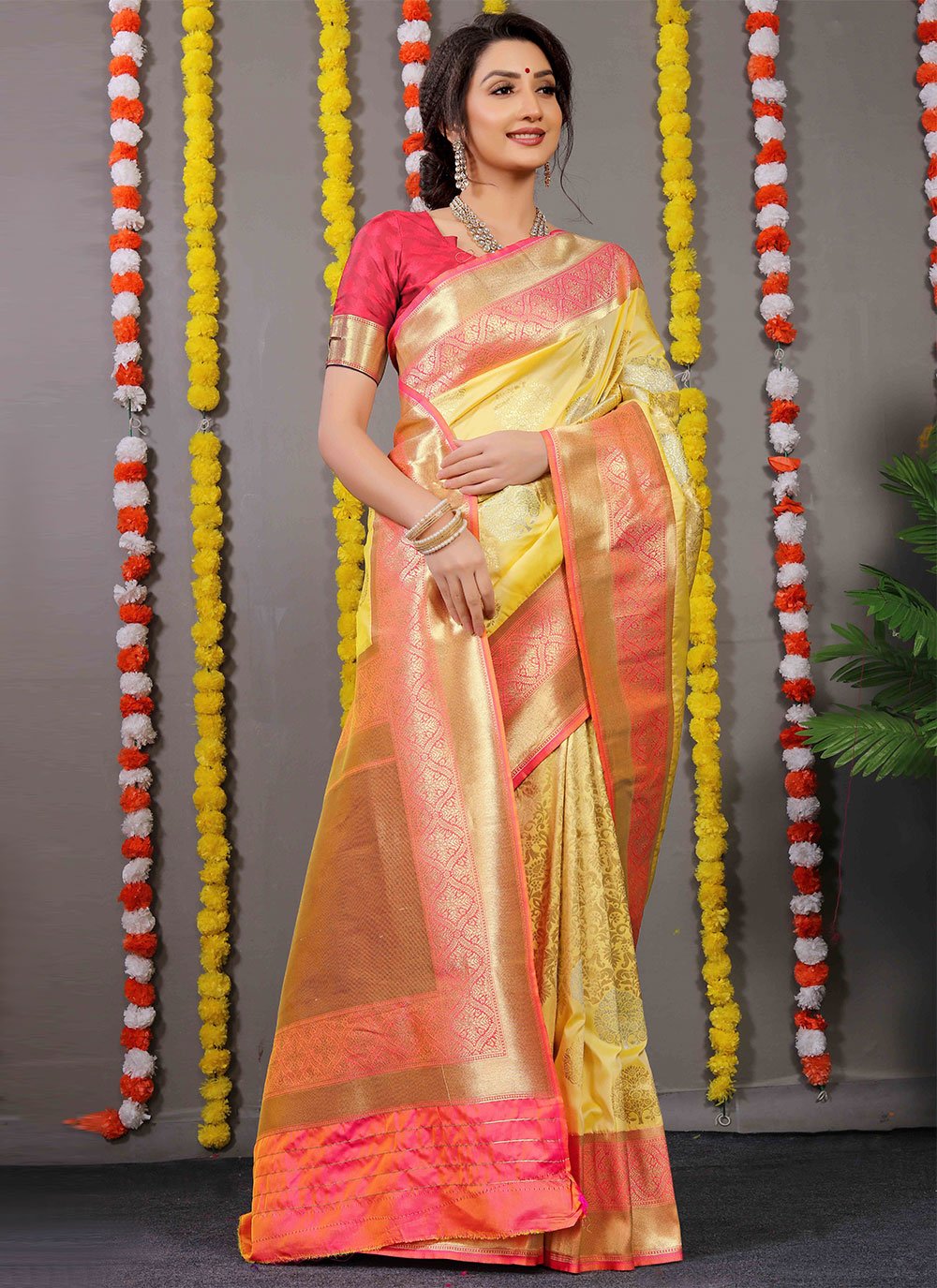 Trendy Saree Banarasi Silk Yellow Weaving Saree