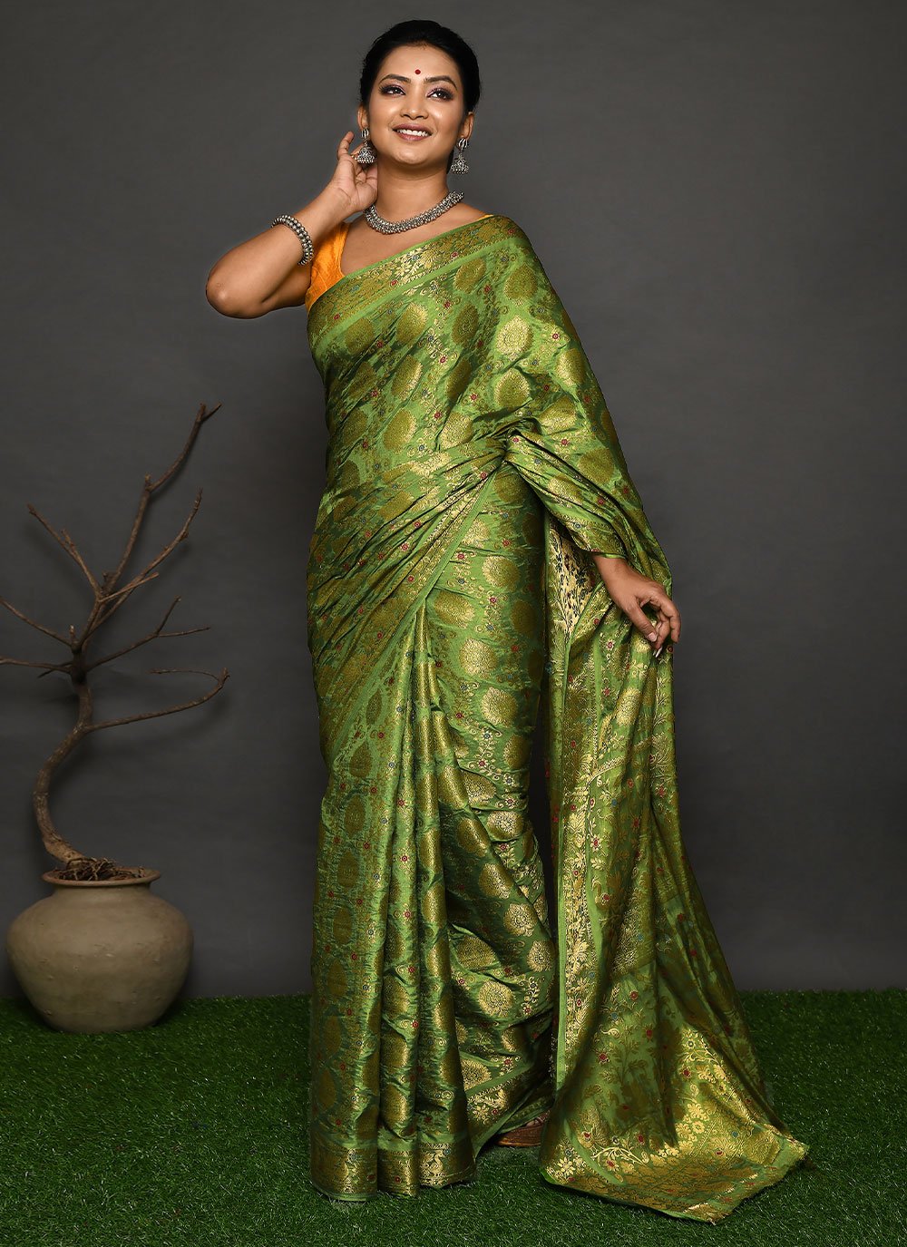 Trendy Saree Kanjivaram Silk Green Weaving Saree