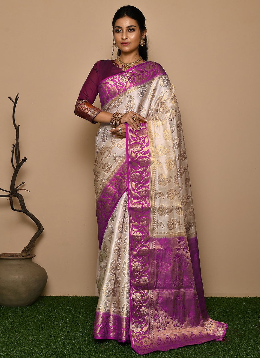 Classic Kanjivaram Silk Off White Weaving Saree