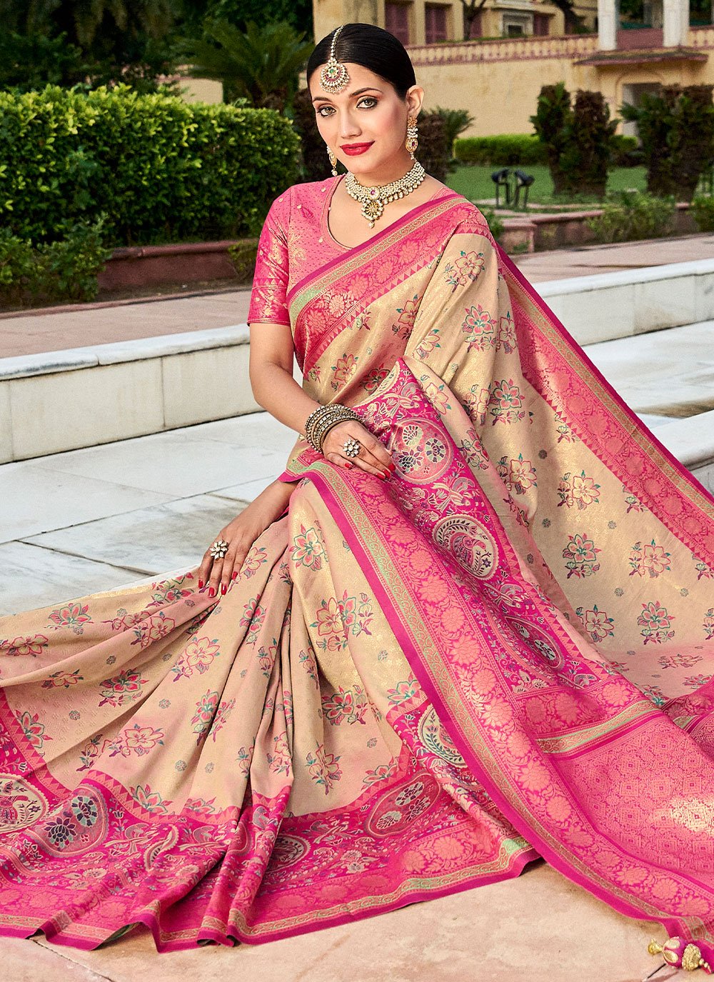 Trendy Saree Kanjivaram Silk Cream Weaving Saree