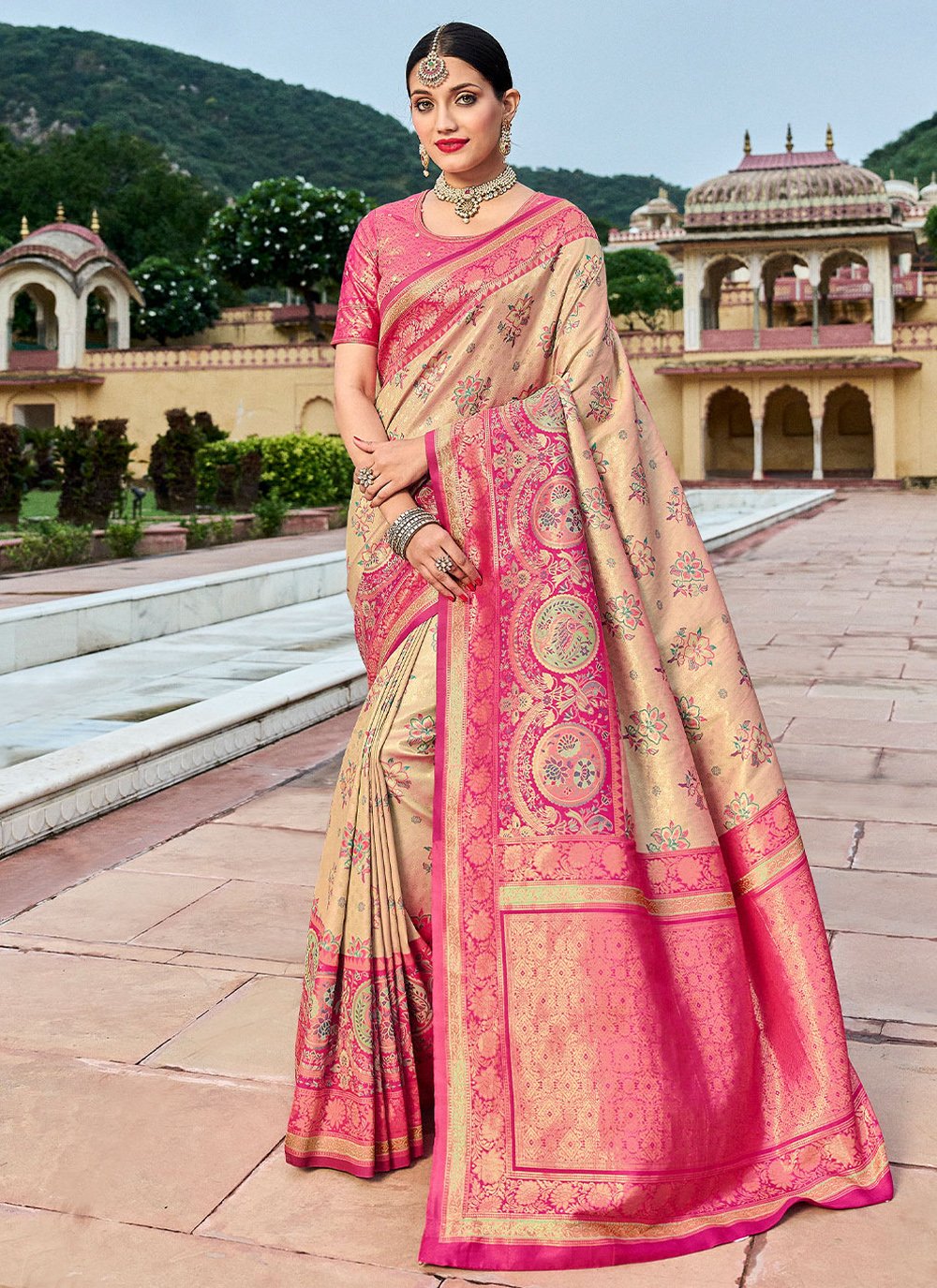 Trendy Saree Kanjivaram Silk Cream Weaving Saree