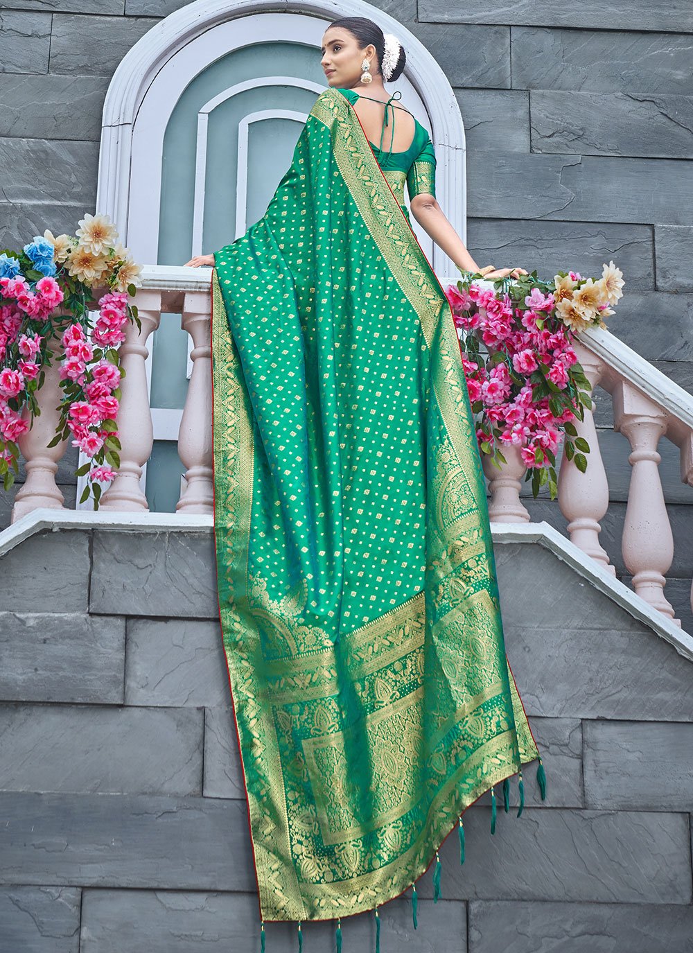 Trendy Saree Banarasi Silk Green Weaving Saree