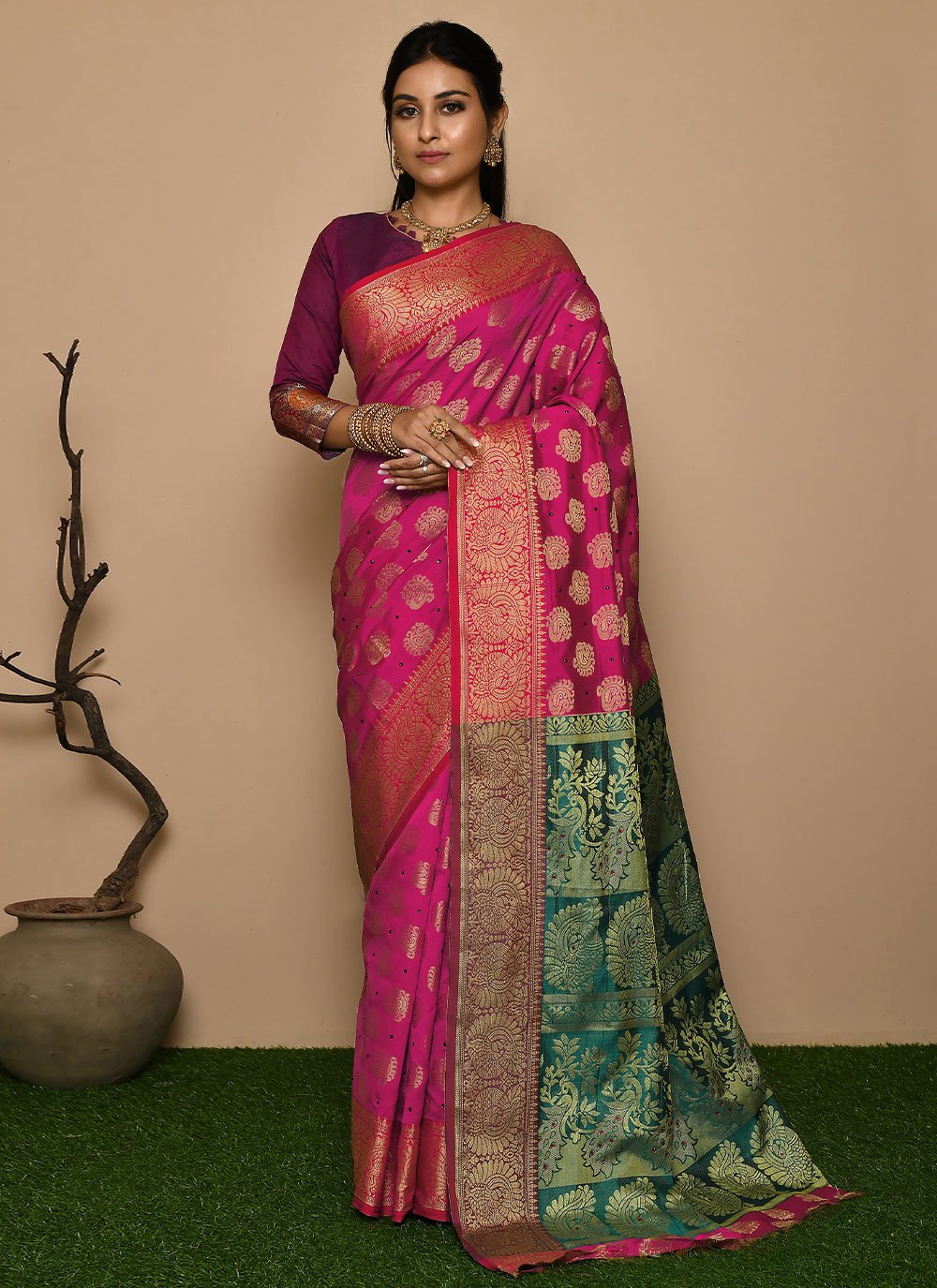 Classic Kanjivaram Silk Rani Weaving Saree