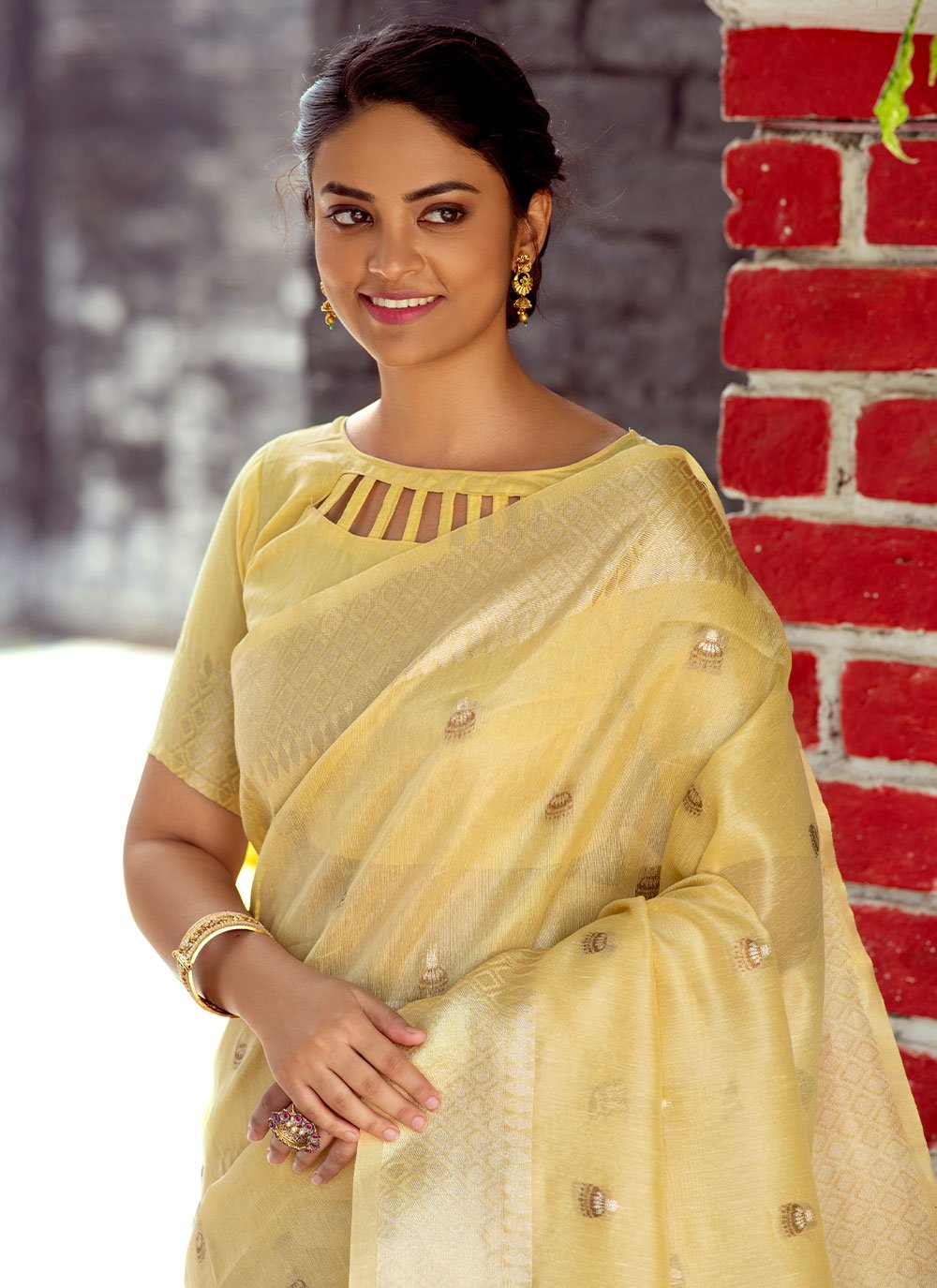 Classic Linen Tissue Yellow Woven Saree